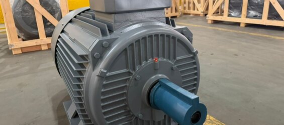 315 kW (430 HP) 1500 rpm IE3 Cast Iron Three-Phase Motor - DRG MOTOR